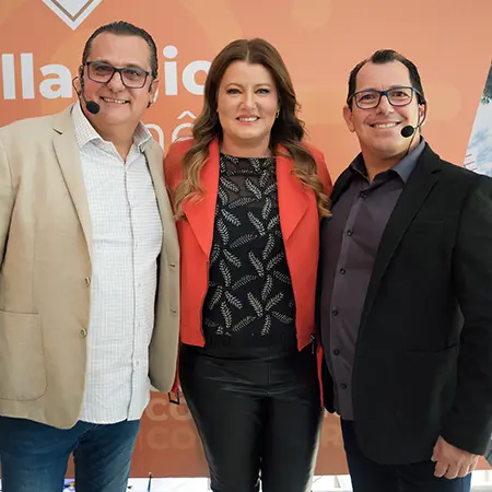 Wilson Ternero, Cintia Caleffi e Wagner Fernandes em evento do Villaggio Santa Inês